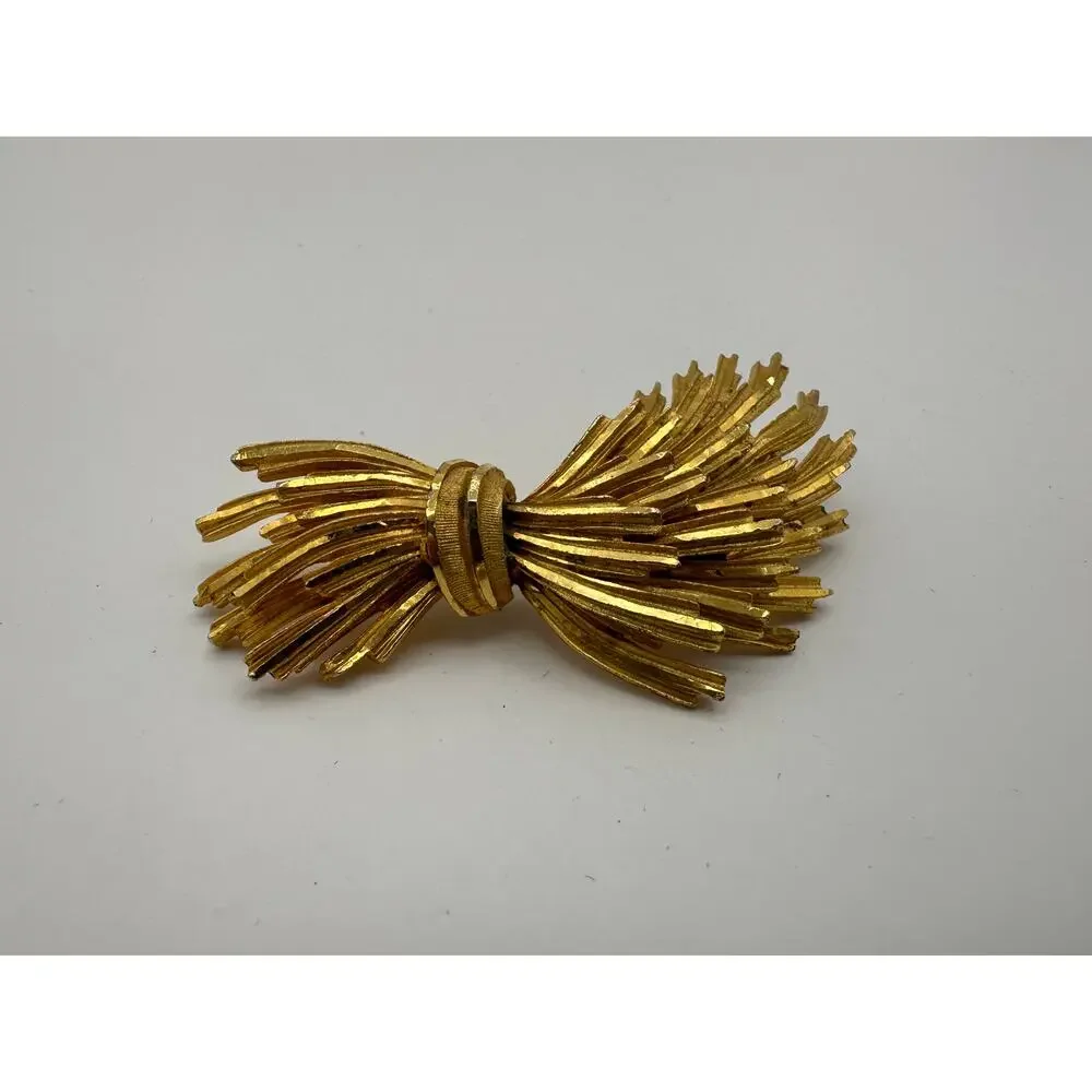 Vintage BSK Signed Gold Tone Bundled Wheat Stalks Brooch Pin